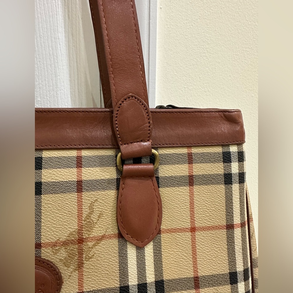 Burberry - Picture 7 of 17
